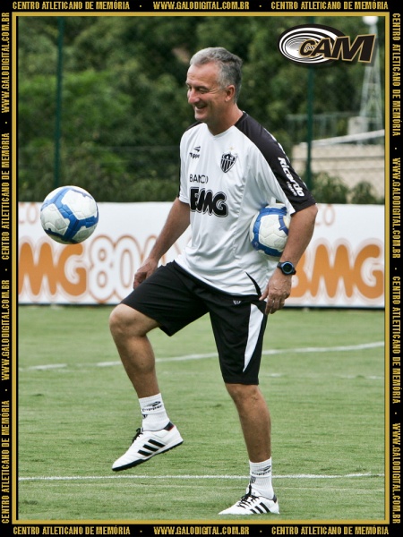 Arquivo:20101123-DorivalJúnior 750.jpg